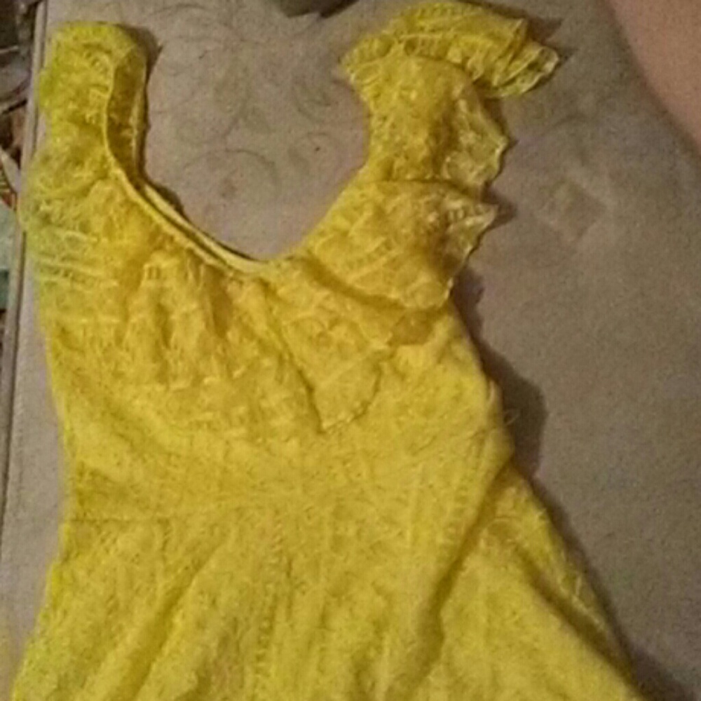 yellow dress